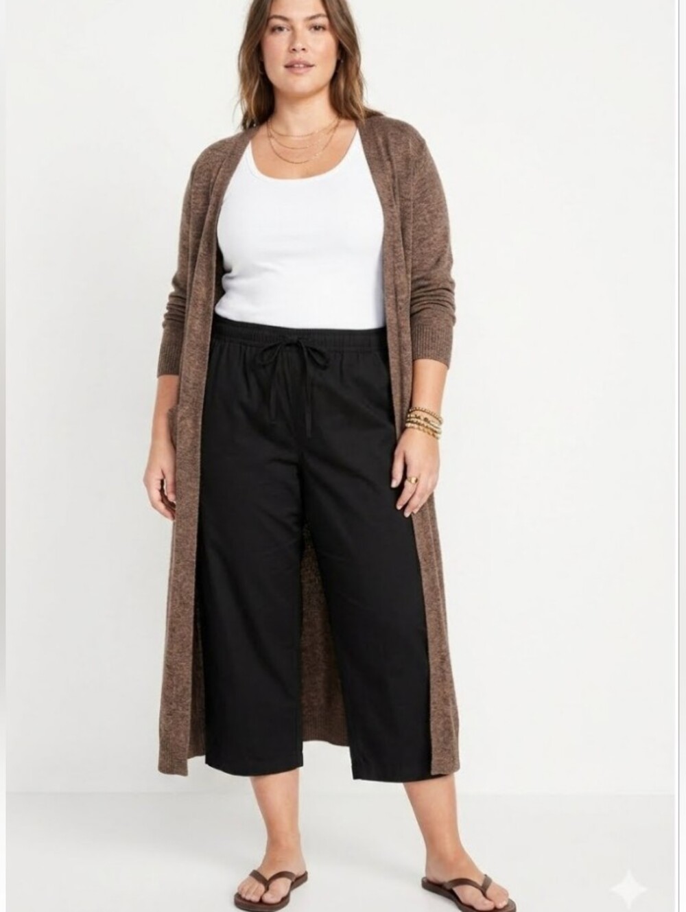 Plus Black Elastic-Waist Cropped Cargo Pants